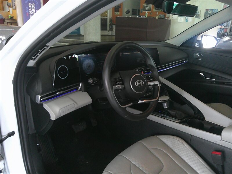2025 Hyundai ELANTRA Limited 4DR SEDAN - Photo 8 - Hamilton, OH 45015