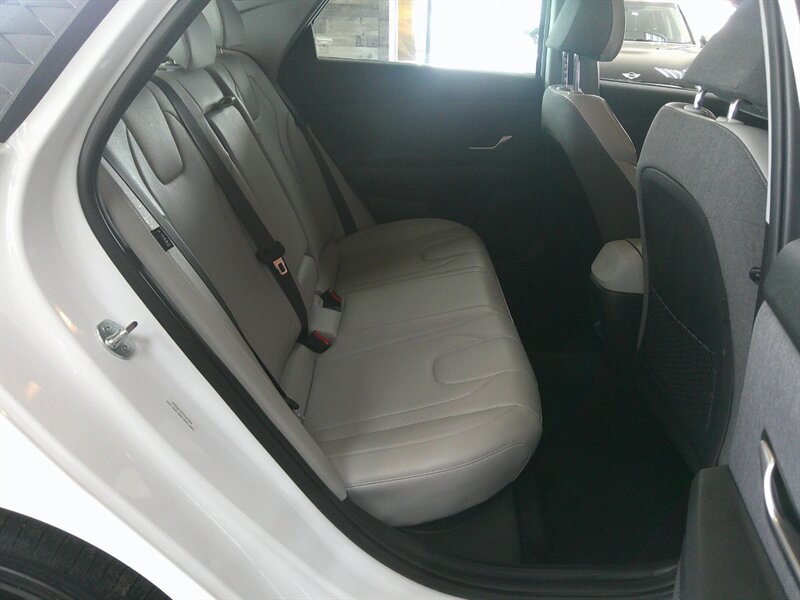 2025 Hyundai ELANTRA Limited 4DR SEDAN - Photo 16 - Hamilton, OH 45015