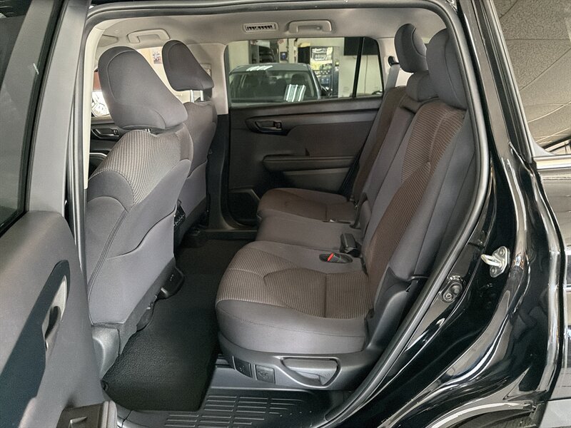 2025 Toyota Highlander LE - Photo 18 - Hamilton, OH 45015