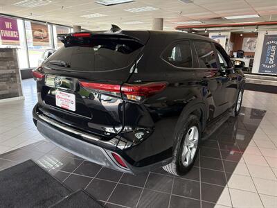 2025 Toyota Highlander LE - Photo 6 - Hamilton, OH 45015