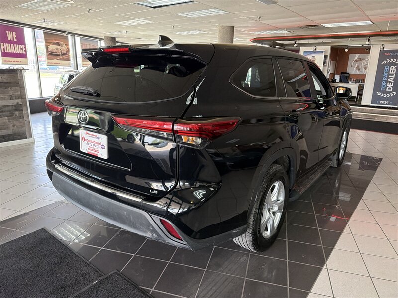 2025 Toyota Highlander LE - Photo 6 - Hamilton, OH 45015