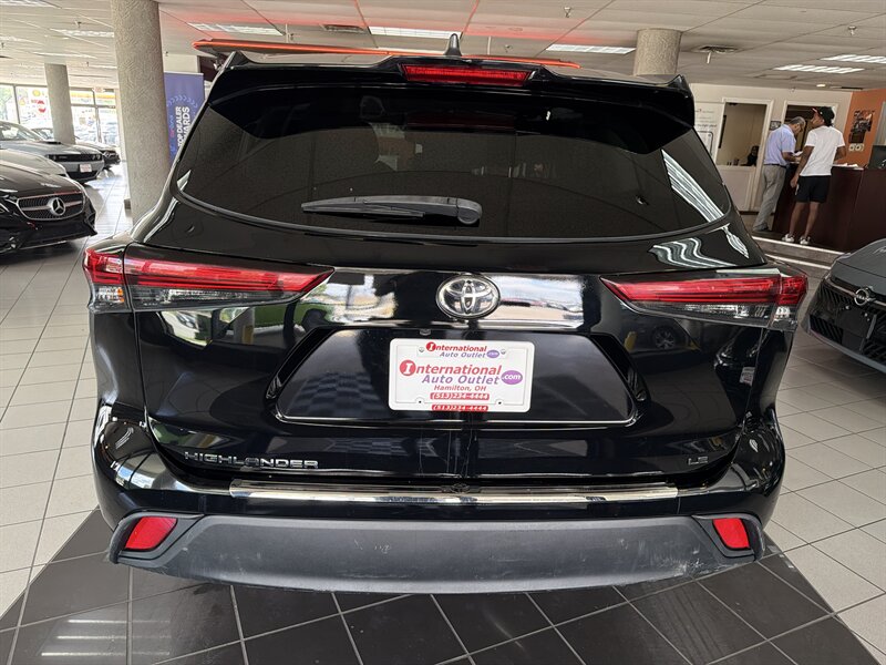 2025 Toyota Highlander LE - Photo 7 - Hamilton, OH 45015