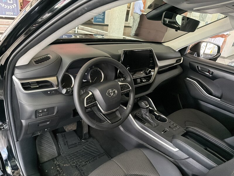 2025 Toyota Highlander LE - Photo 11 - Hamilton, OH 45015