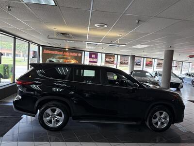 2025 Toyota Highlander LE - Photo 5 - Hamilton, OH 45015