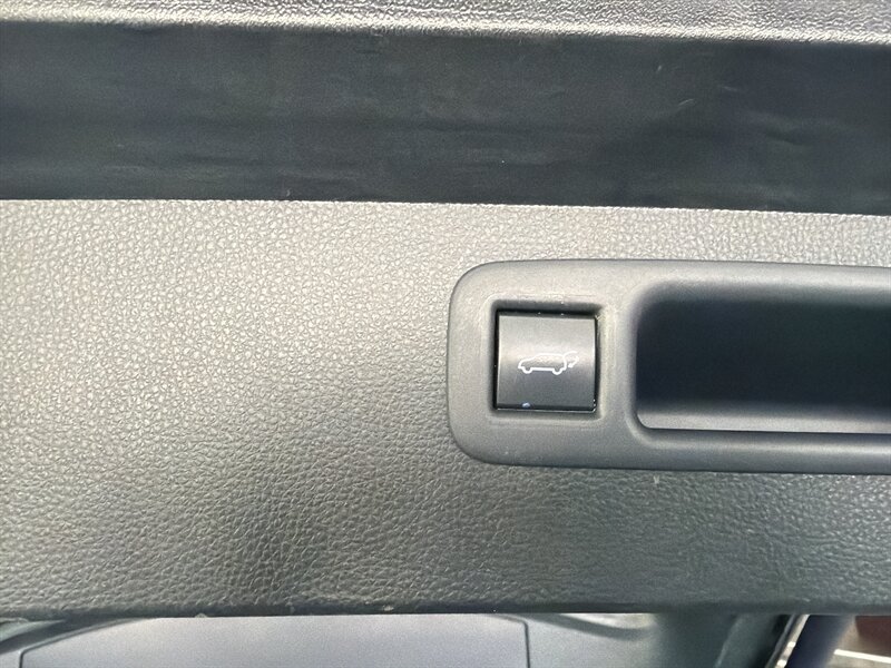 2025 Toyota Highlander LE - Photo 30 - Hamilton, OH 45015