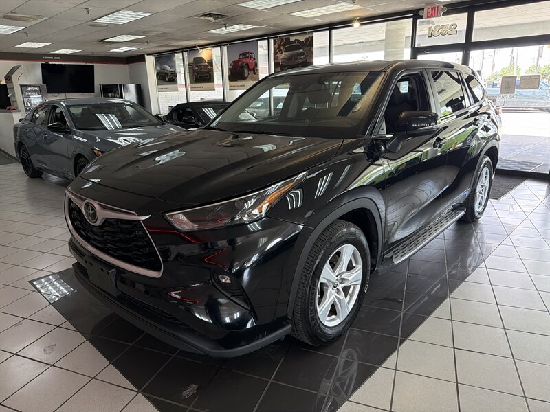 2025 Toyota Highlander LE  
