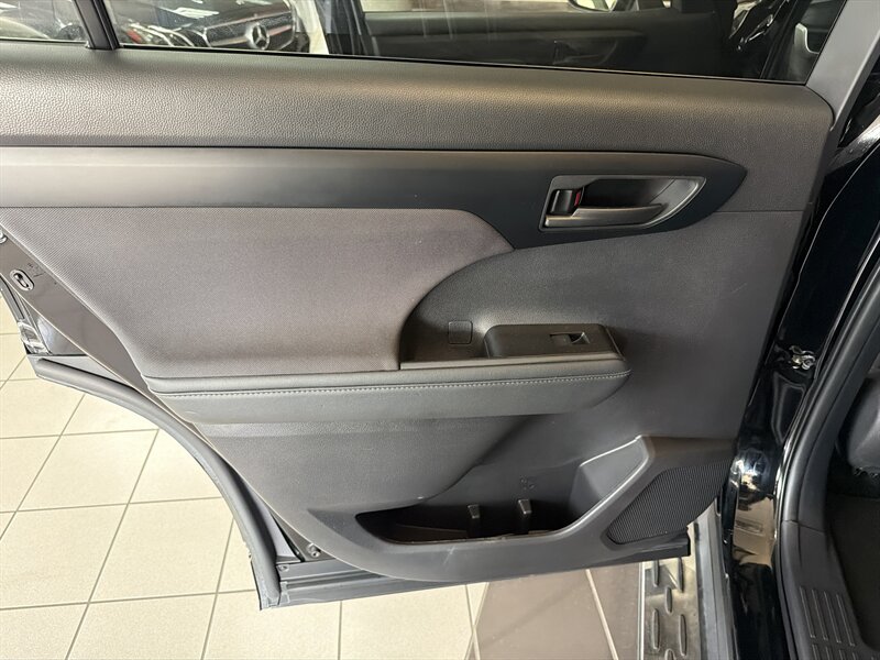 2025 Toyota Highlander LE - Photo 20 - Hamilton, OH 45015