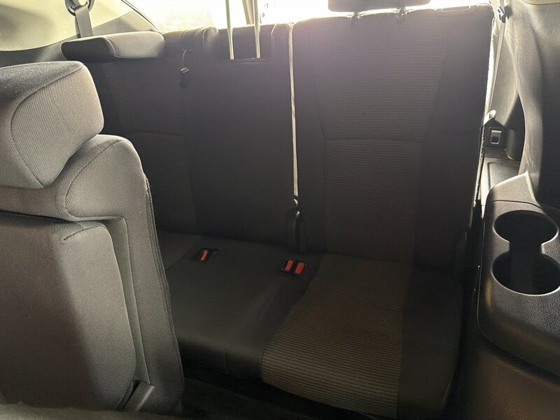 2025 Toyota Highlander LE - Photo 19 - Hamilton, OH 45015
