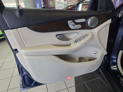 2019 Mercedes-Benz GLC 300 4MATIC 4DR SUV AWD   - Photo 7 - Hamilton, OH 45015