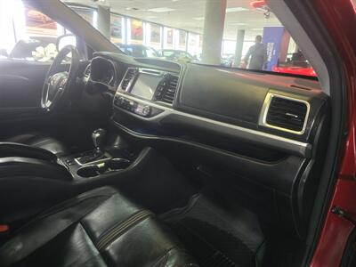 2017 Toyota Highlander XLE 4DR SUV AWD   - Photo 14 - Hamilton, OH 45015