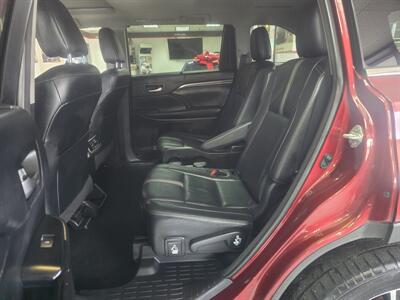 2017 Toyota Highlander XLE 4DR SUV AWD   - Photo 11 - Hamilton, OH 45015