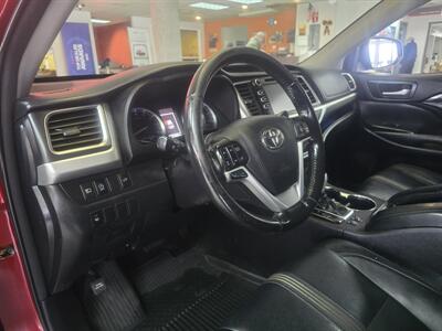 2017 Toyota Highlander XLE 4DR SUV AWD   - Photo 7 - Hamilton, OH 45015