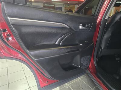 2017 Toyota Highlander XLE 4DR SUV AWD   - Photo 9 - Hamilton, OH 45015