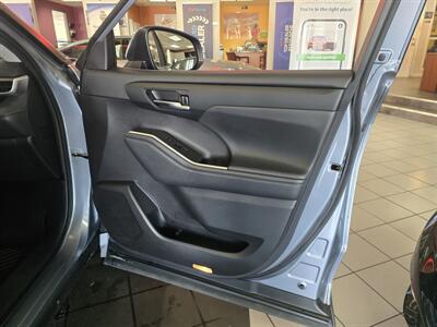 2023 Toyota Highlander XLE 4DR SUV - Photo 16 - Hamilton, OH 45015