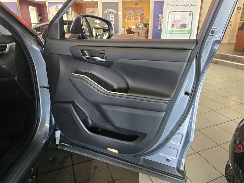 2023 Toyota Highlander XLE 4DR SUV - Photo 16 - Hamilton, OH 45015