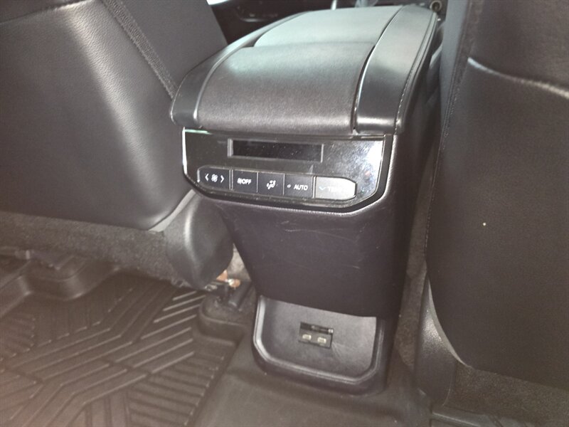2023 Toyota Highlander XLE 4DR SUV - Photo 21 - Hamilton, OH 45015