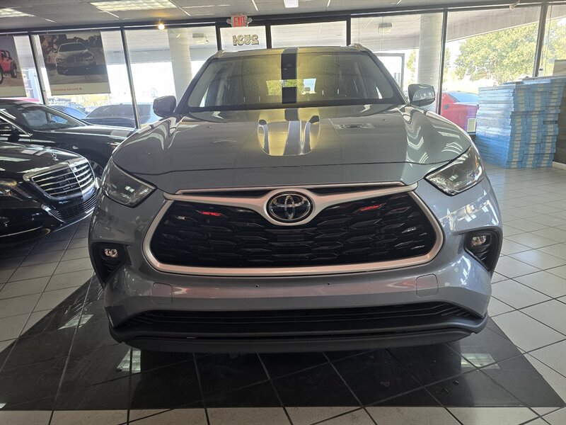 2023 Toyota Highlander XLE 4DR SUV - Photo 2 - Hamilton, OH 45015