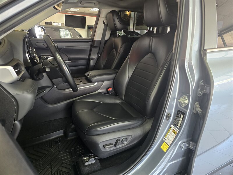 2023 Toyota Highlander XLE 4DR SUV - Photo 9 - Hamilton, OH 45015