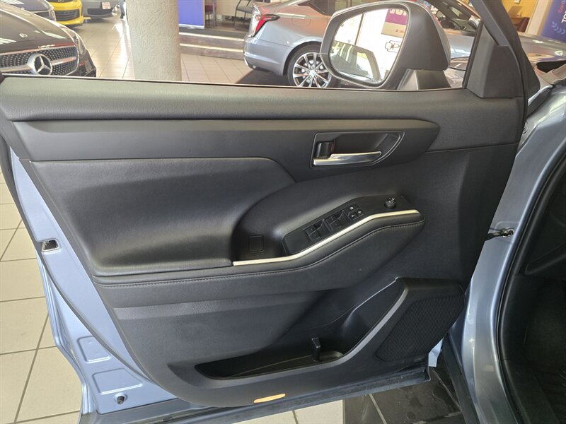 2023 Toyota Highlander XLE 4DR SUV - Photo 7 - Hamilton, OH 45015