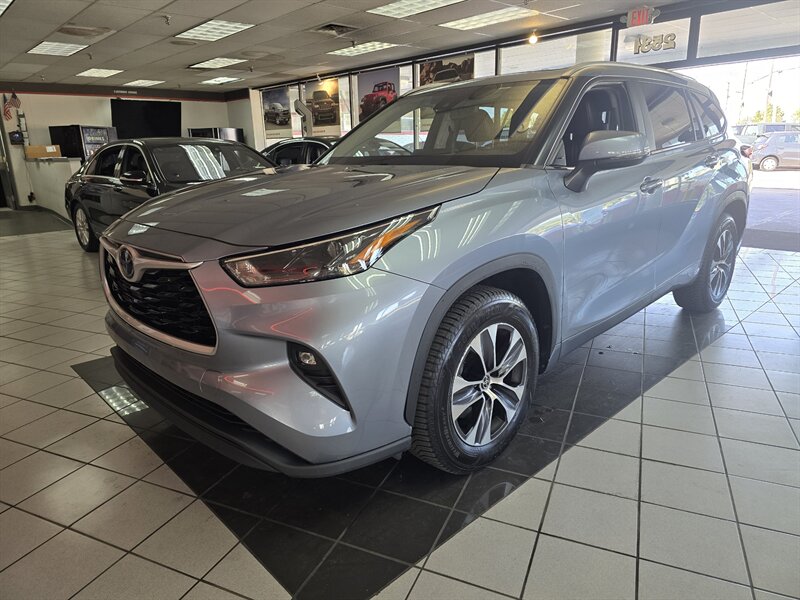 2023 Toyota Highlander XLE 4DR SUV   - Photo 1 - Hamilton, OH 45015