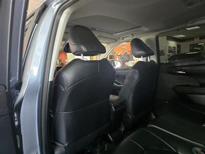 2023 Toyota Highlander XLE 4DR SUV - Photo 11 - Hamilton, OH 45015