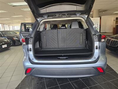 2023 Toyota Highlander XLE 4DR SUV - Photo 13 - Hamilton, OH 45015