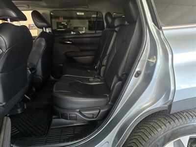 2023 Toyota Highlander XLE 4DR SUV - Photo 12 - Hamilton, OH 45015