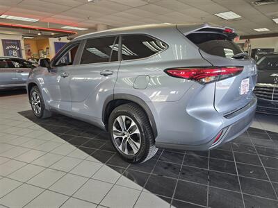 2023 Toyota Highlander XLE 4DR SUV - Photo 6 - Hamilton, OH 45015