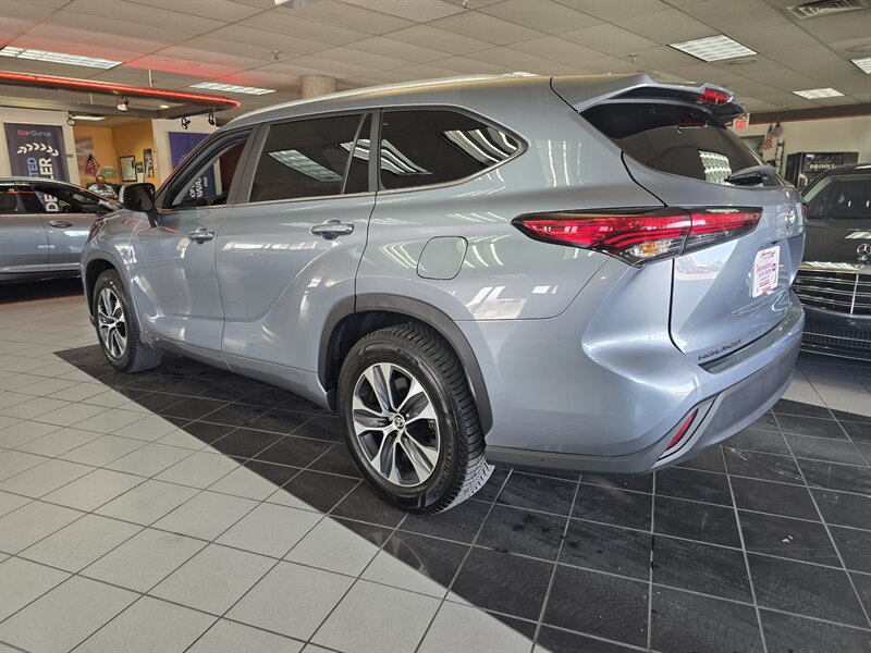 2023 Toyota Highlander XLE 4DR SUV - Photo 6 - Hamilton, OH 45015