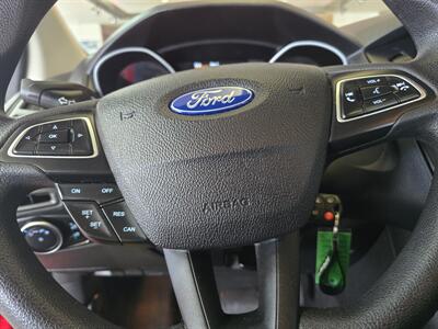 2015 Ford Focus SE 4DR SEDAN   - Photo 23 - Hamilton, OH 45015