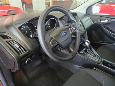 2015 Ford Focus SE 4DR SEDAN   - Photo 9 - Hamilton, OH 45015