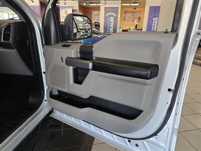 2016 Ford F-150 XLT SUPER CREW - Photo 12 - Hamilton, OH 45015