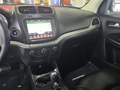 2017 Dodge Journey Crossroad   - Photo 23 - Hamilton, OH 45015