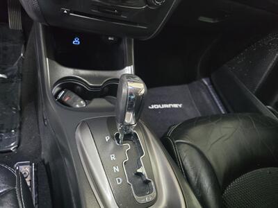2017 Dodge Journey Crossroad   - Photo 19 - Hamilton, OH 45015
