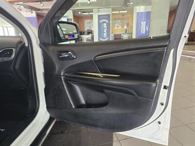 2017 Dodge Journey Crossroad   - Photo 11 - Hamilton, OH 45015