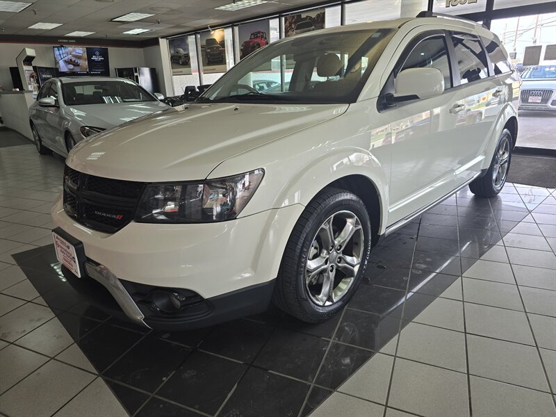 2017 Dodge Journey Crossroad   - Photo 1 - Hamilton, OH 45015