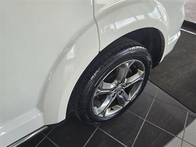 2017 Dodge Journey Crossroad   - Photo 30 - Hamilton, OH 45015