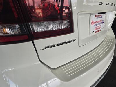 2017 Dodge Journey Crossroad   - Photo 26 - Hamilton, OH 45015