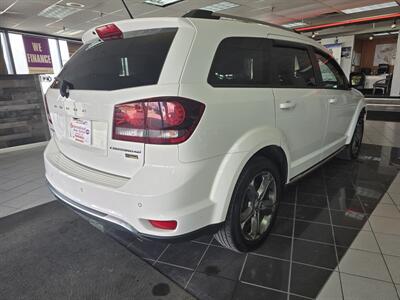 2017 Dodge Journey Crossroad   - Photo 4 - Hamilton, OH 45015