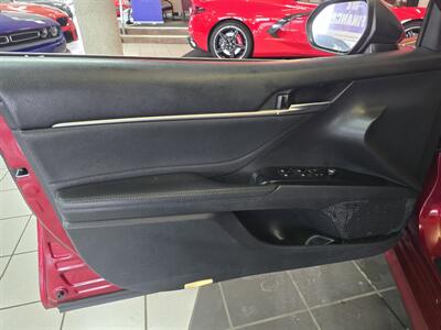 2018 Toyota Camry XLE V6 4DR SEDAN   - Photo 8 - Hamilton, OH 45015