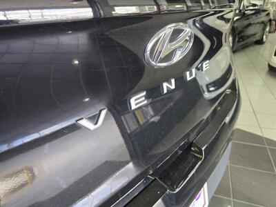 2023 Hyundai VENUE SEL   - Photo 25 - Hamilton, OH 45015
