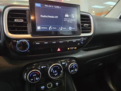 2023 Hyundai VENUE SEL   - Photo 19 - Hamilton, OH 45015