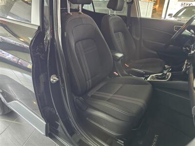 2023 Hyundai VENUE SEL   - Photo 14 - Hamilton, OH 45015