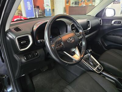 2023 Hyundai VENUE SEL   - Photo 8 - Hamilton, OH 45015
