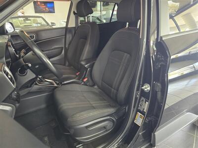 2023 Hyundai VENUE SEL   - Photo 9 - Hamilton, OH 45015