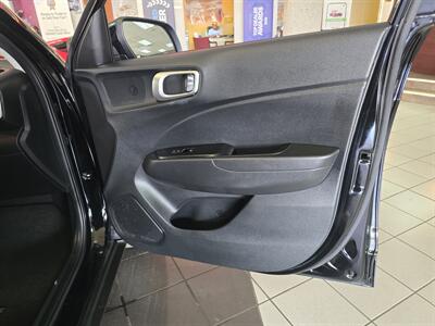 2023 Hyundai VENUE SEL   - Photo 12 - Hamilton, OH 45015