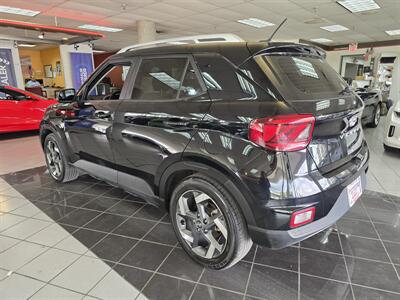 2023 Hyundai VENUE SEL   - Photo 6 - Hamilton, OH 45015