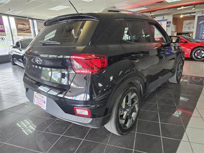 2023 Hyundai VENUE SEL   - Photo 4 - Hamilton, OH 45015