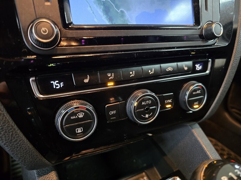 2017 Volkswagen Jetta 2.0T GLI 4DR SEDAN/MANUAL - Photo 25 - Hamilton, OH 45015