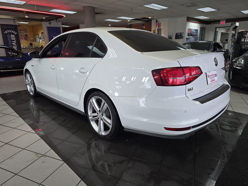 2017 Volkswagen Jetta 2.0T GLI 4DR SEDAN/MANUAL - Photo 6 - Hamilton, OH 45015